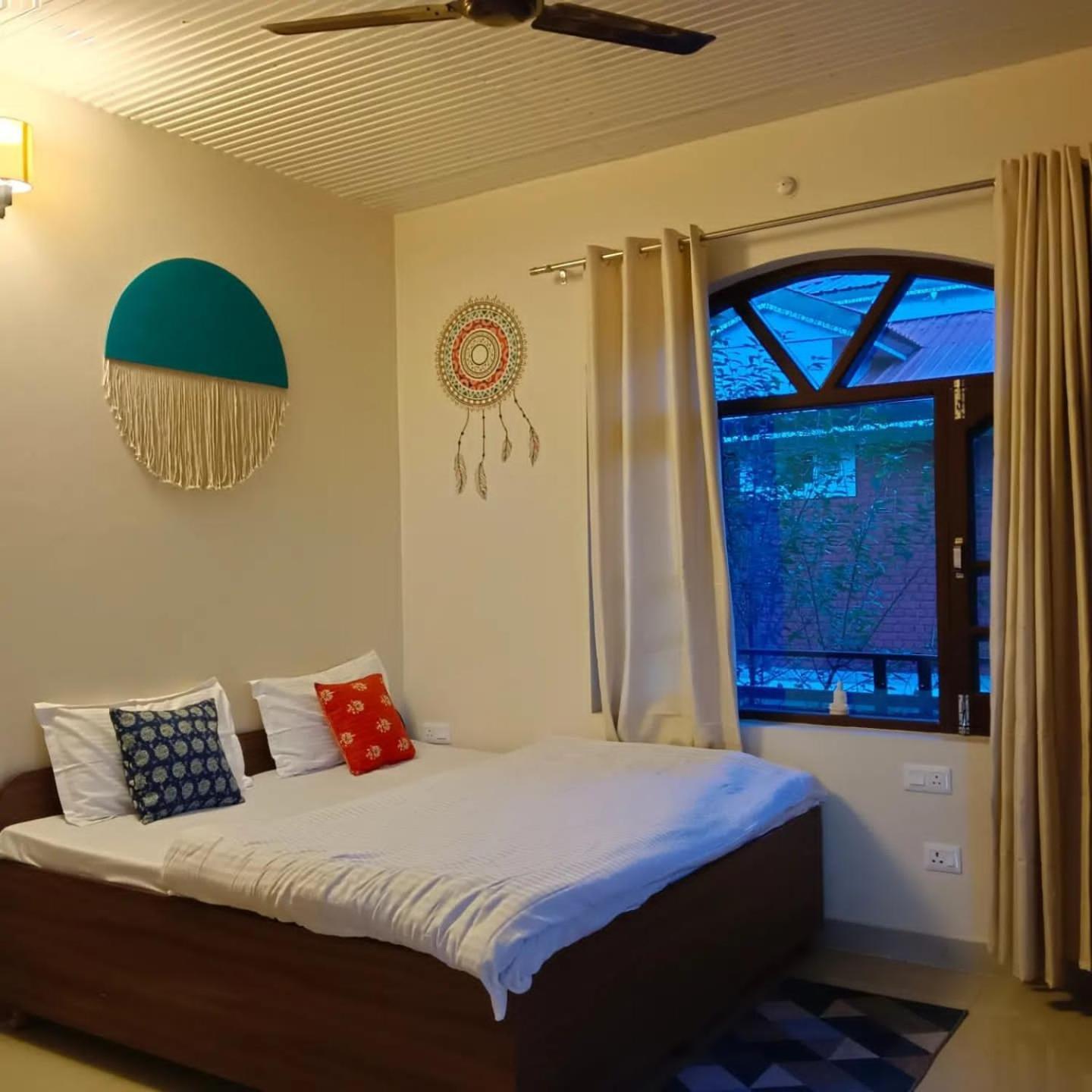 Aditya Homestay Bir-Billing Surrounded By Mountains 객실 사진