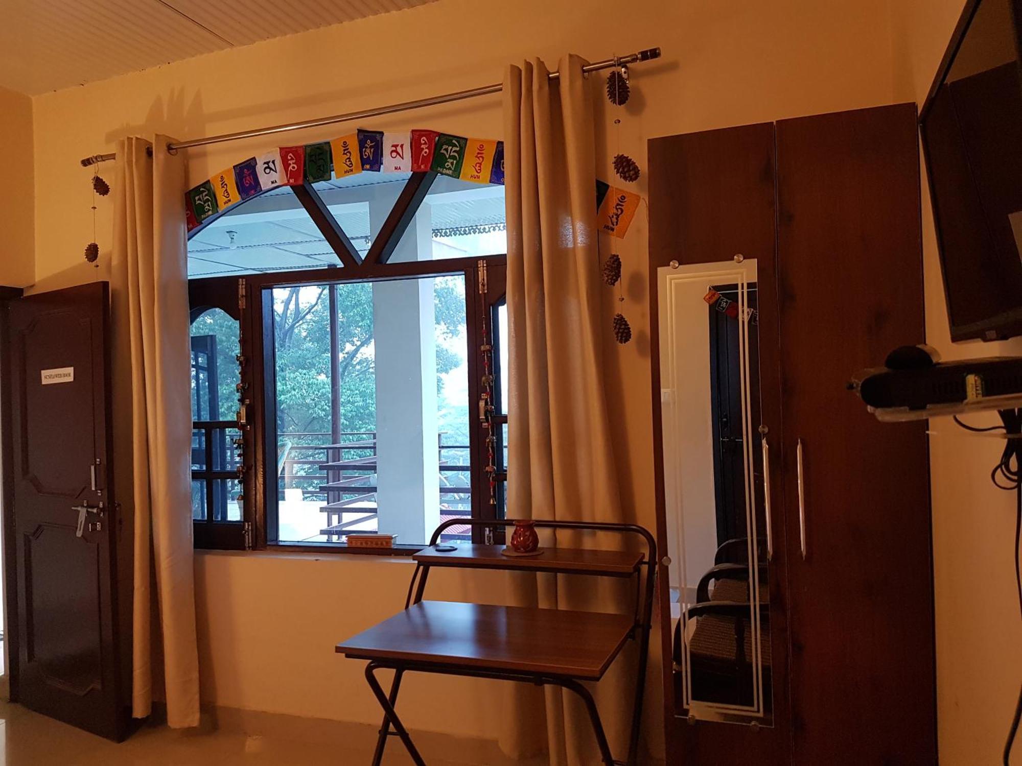 Aditya Homestay Bir-Billing Surrounded By Mountains 외부 사진