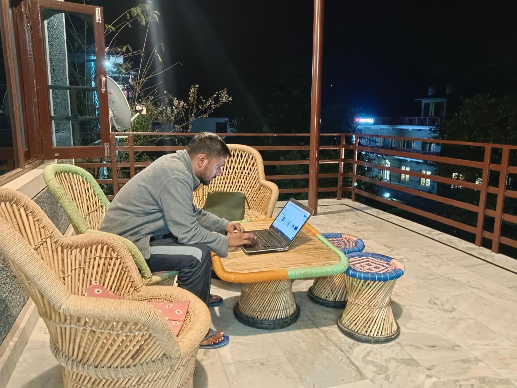 Aditya Homestay Bir-Billing Surrounded By Mountains 외부 사진