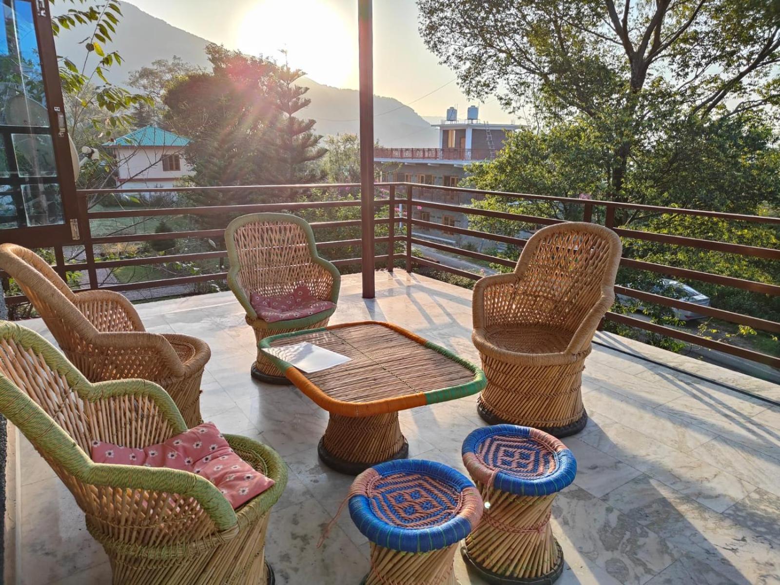 Aditya Homestay Bir-Billing Surrounded By Mountains 외부 사진
