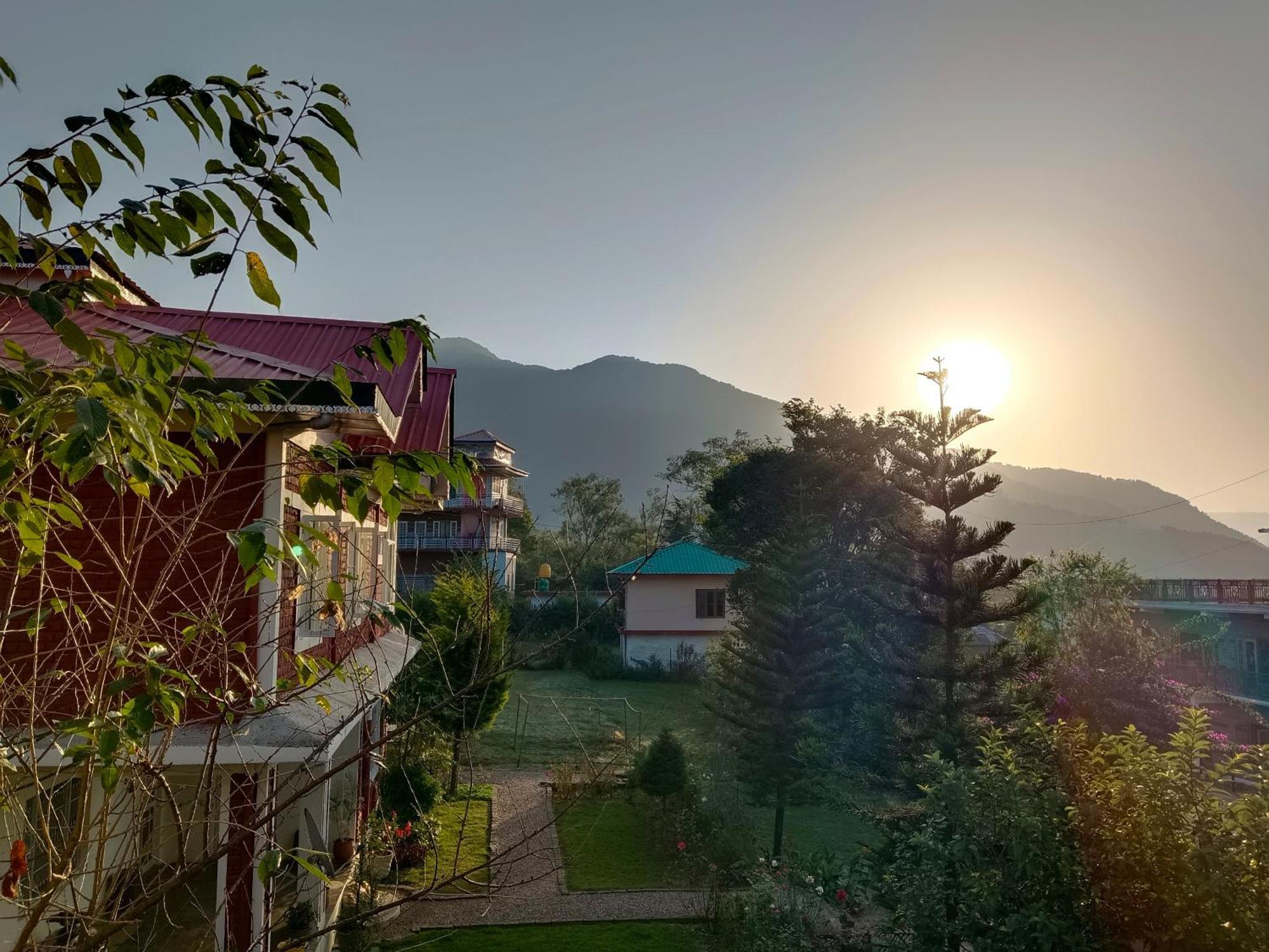 Aditya Homestay Bir-Billing Surrounded By Mountains 외부 사진